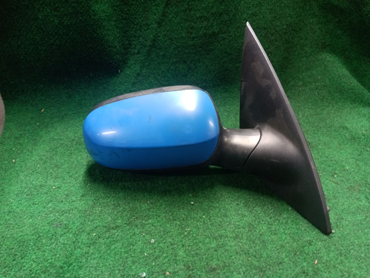 Right electric side mirror