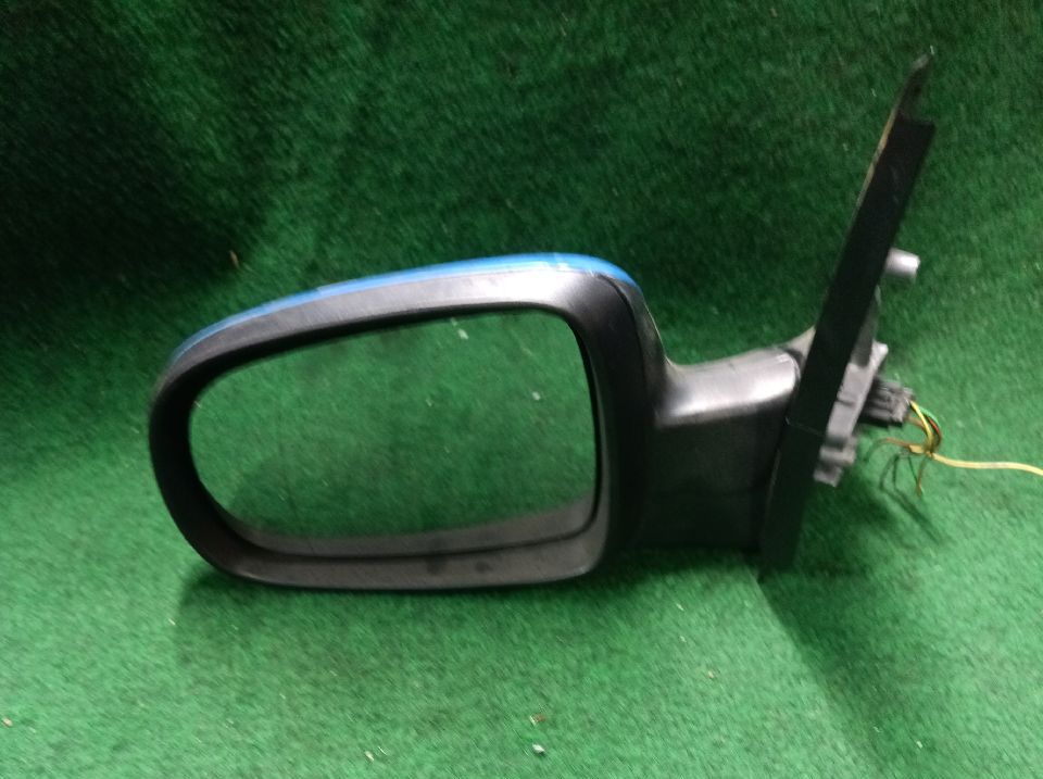 Left electric wing mirror