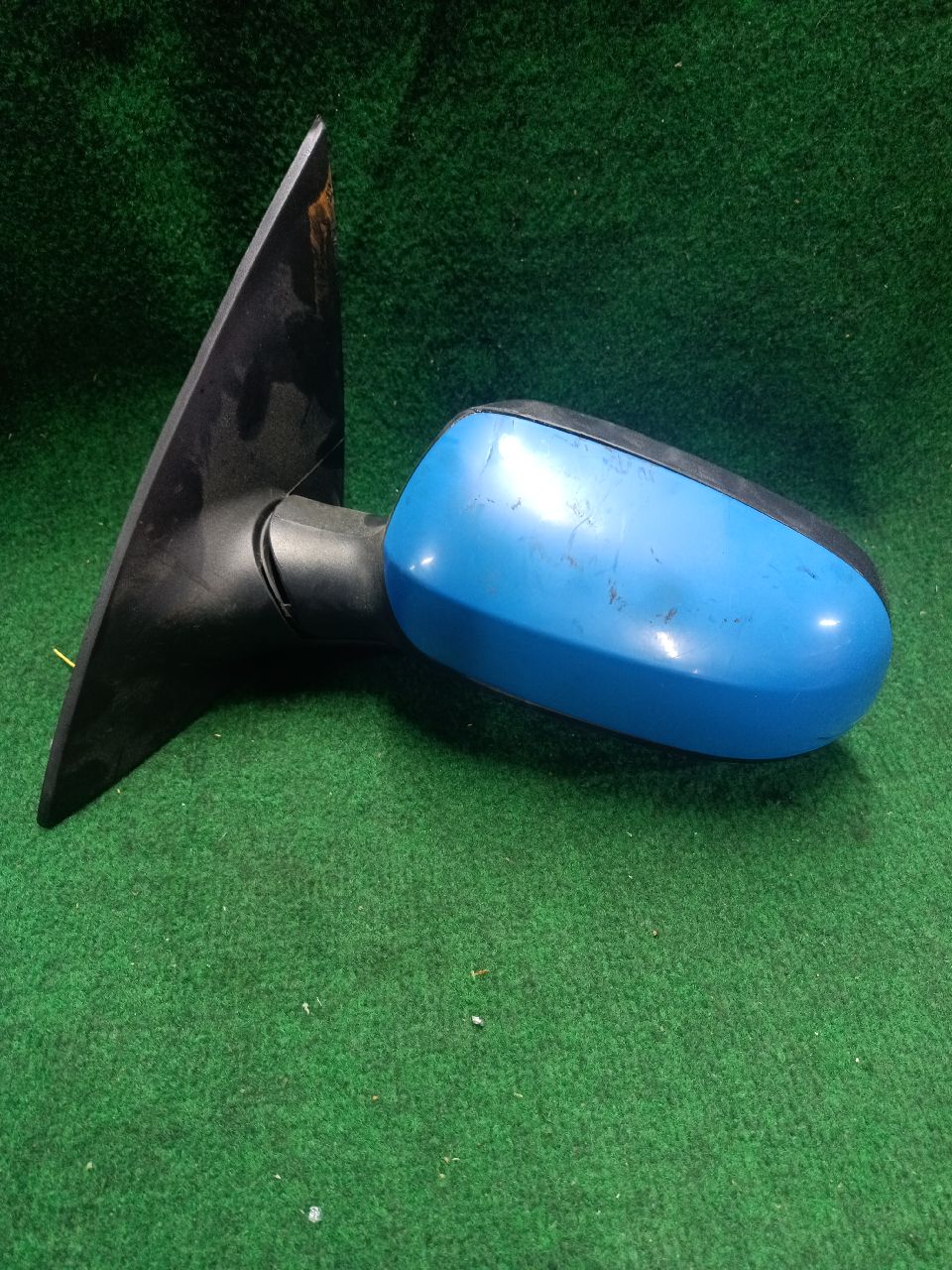 Left electric wing mirror