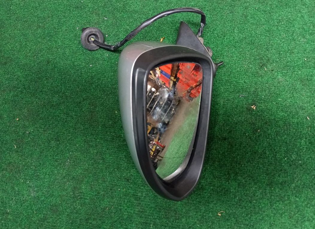 Left exterior mirror