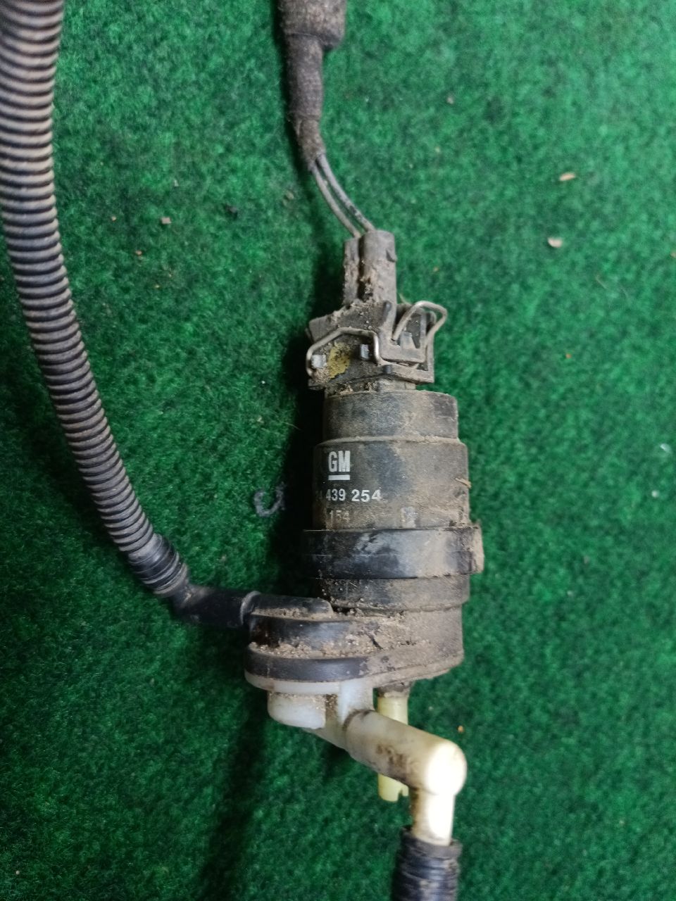 Washer reservoir pump motor