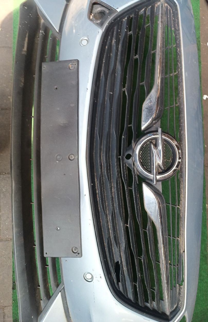 Insignia B front