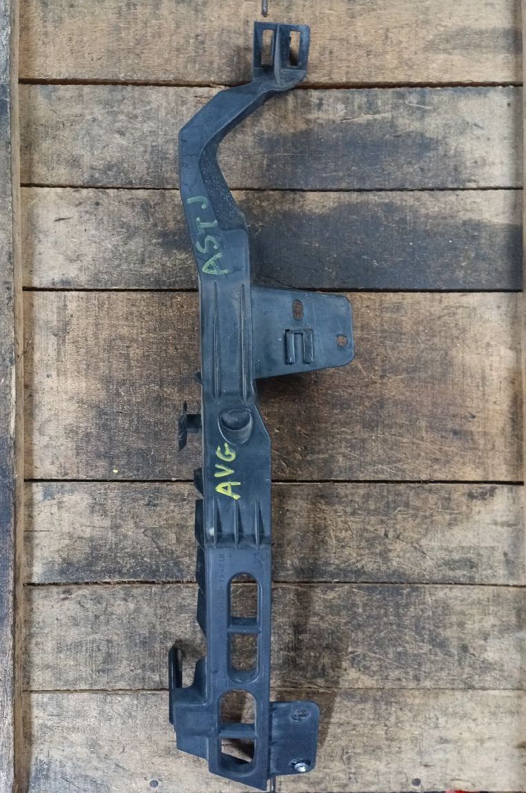 Left front headlight bracket