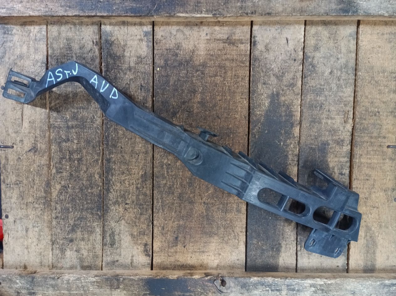 Front right headlight bracket