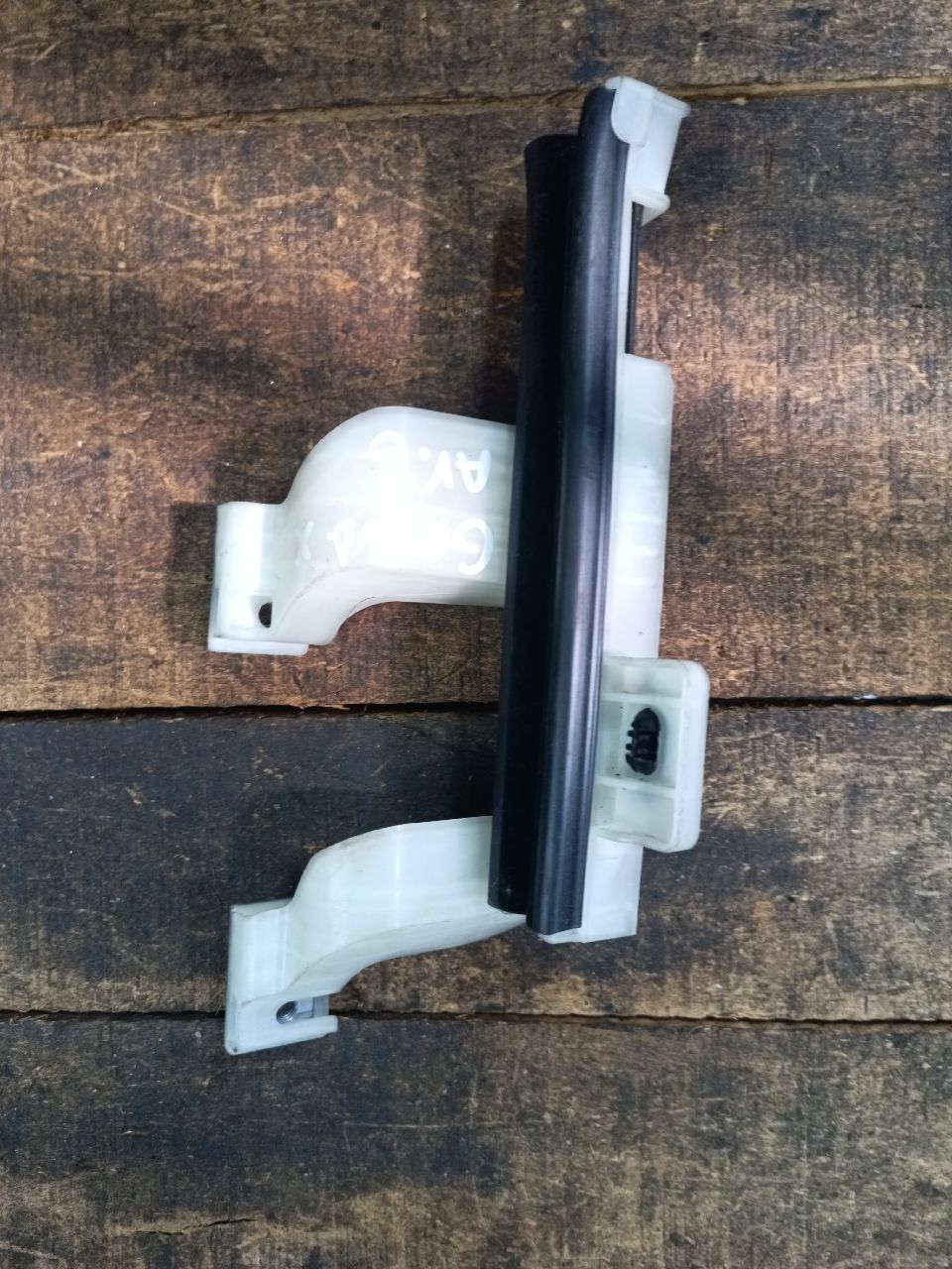 Left front door window guide rail