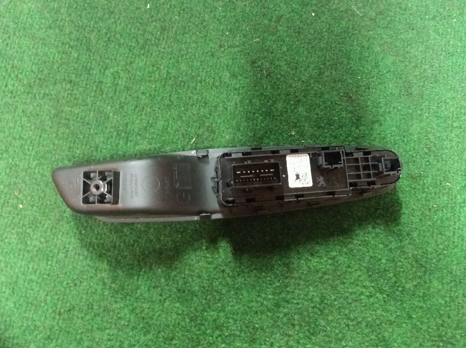 Left window switches