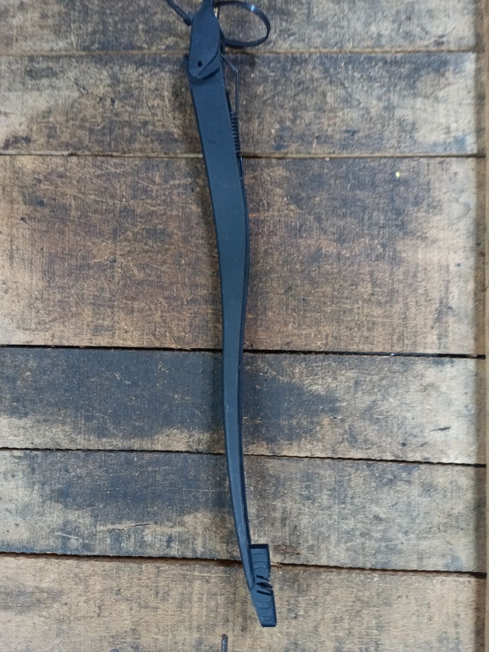 Rear windshield wiper arm