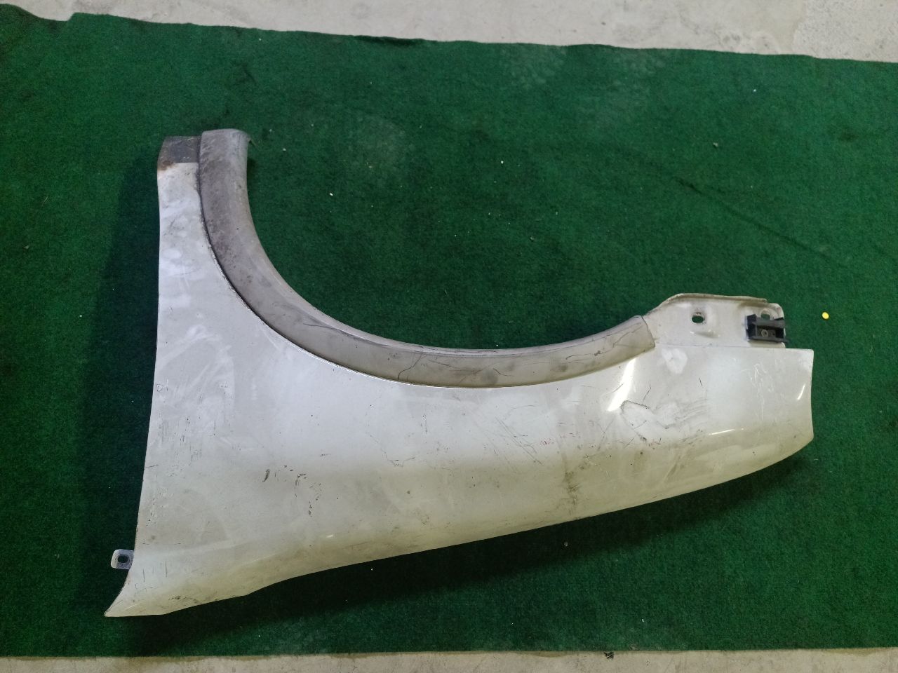 Corsa B left wing