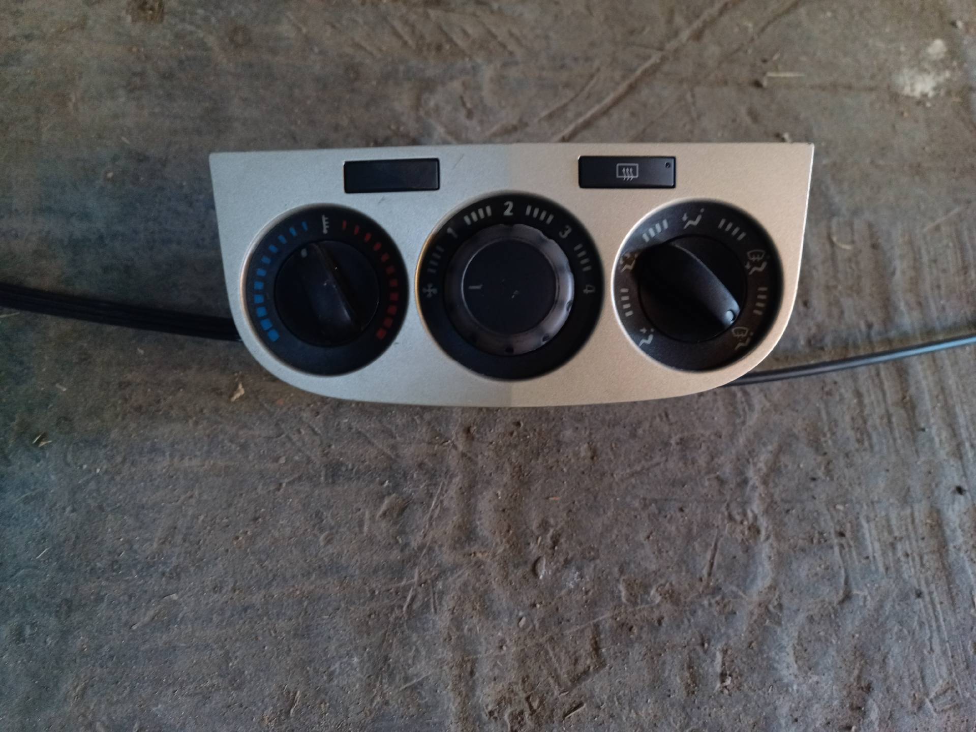 2-button grey-gold climate control button