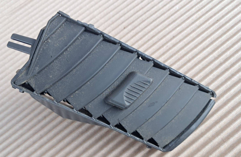 left air vent grille