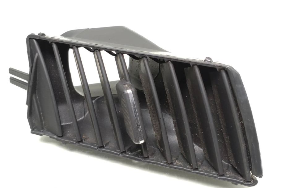 right ventilation grille