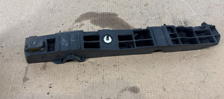 Rear bumper mounting rail