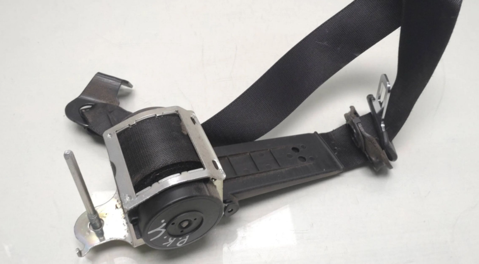 enrouleur ceinture avant gauche